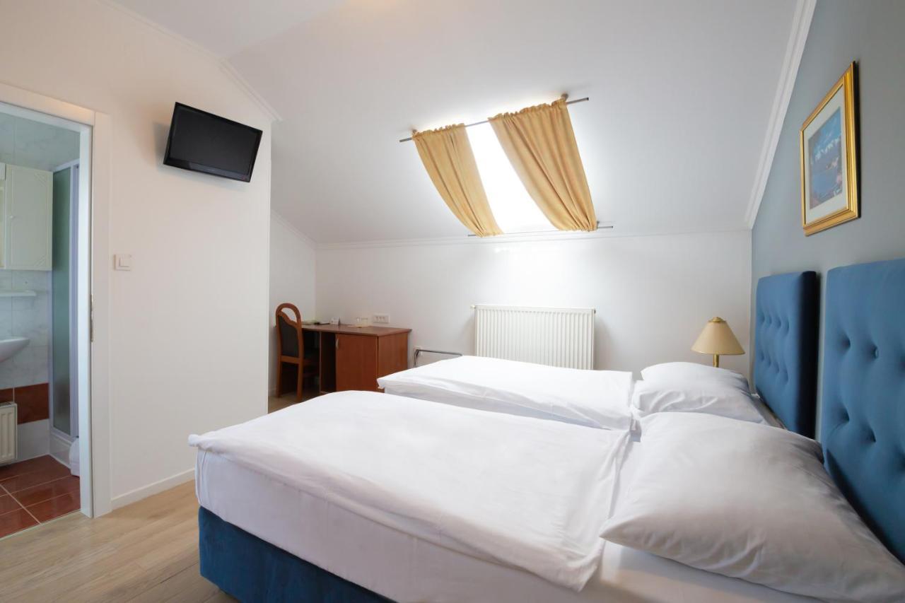 Hotel Tina 3*